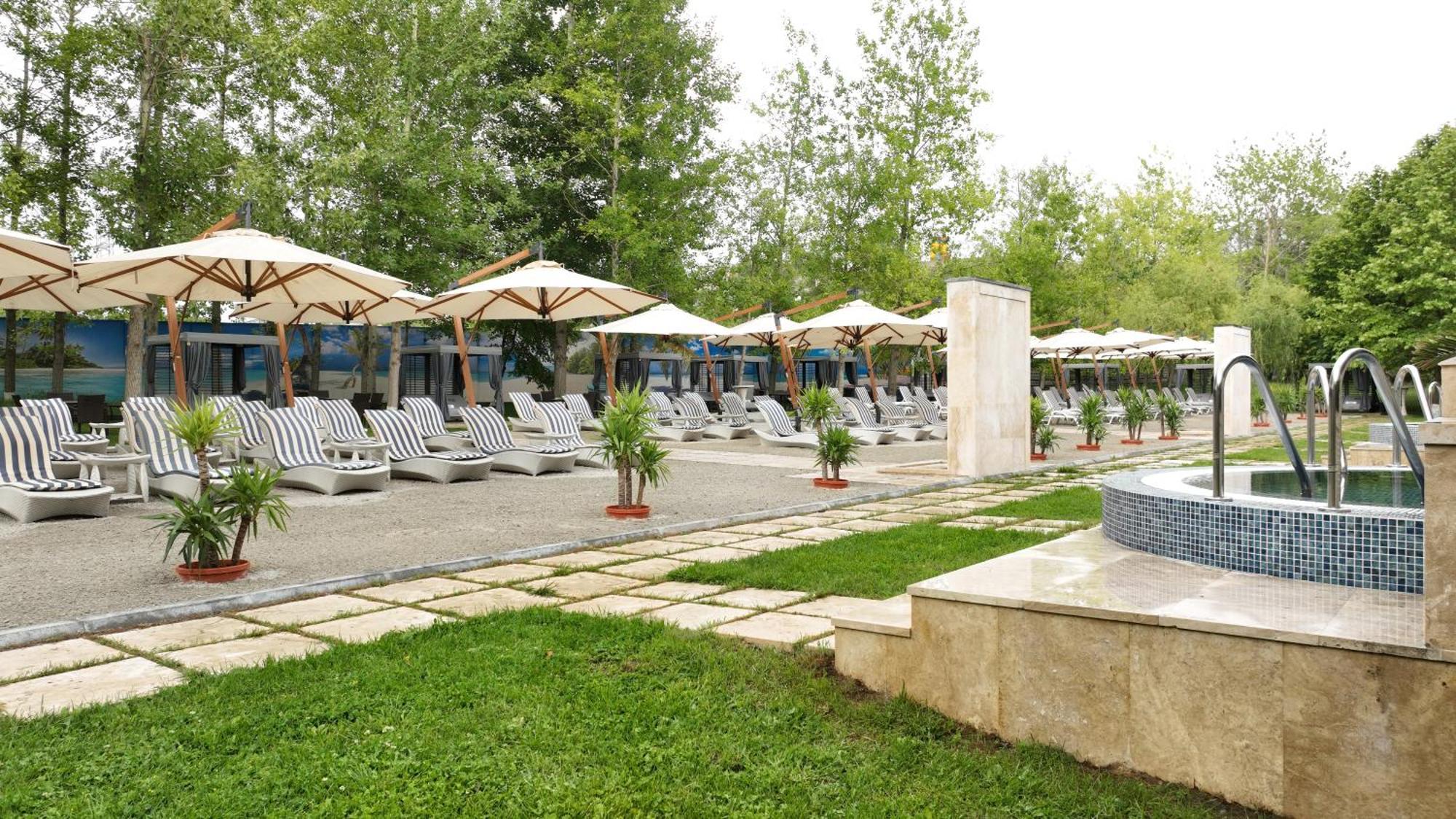 Multi Grand Pharaon Hotel Ptghni Exterior photo