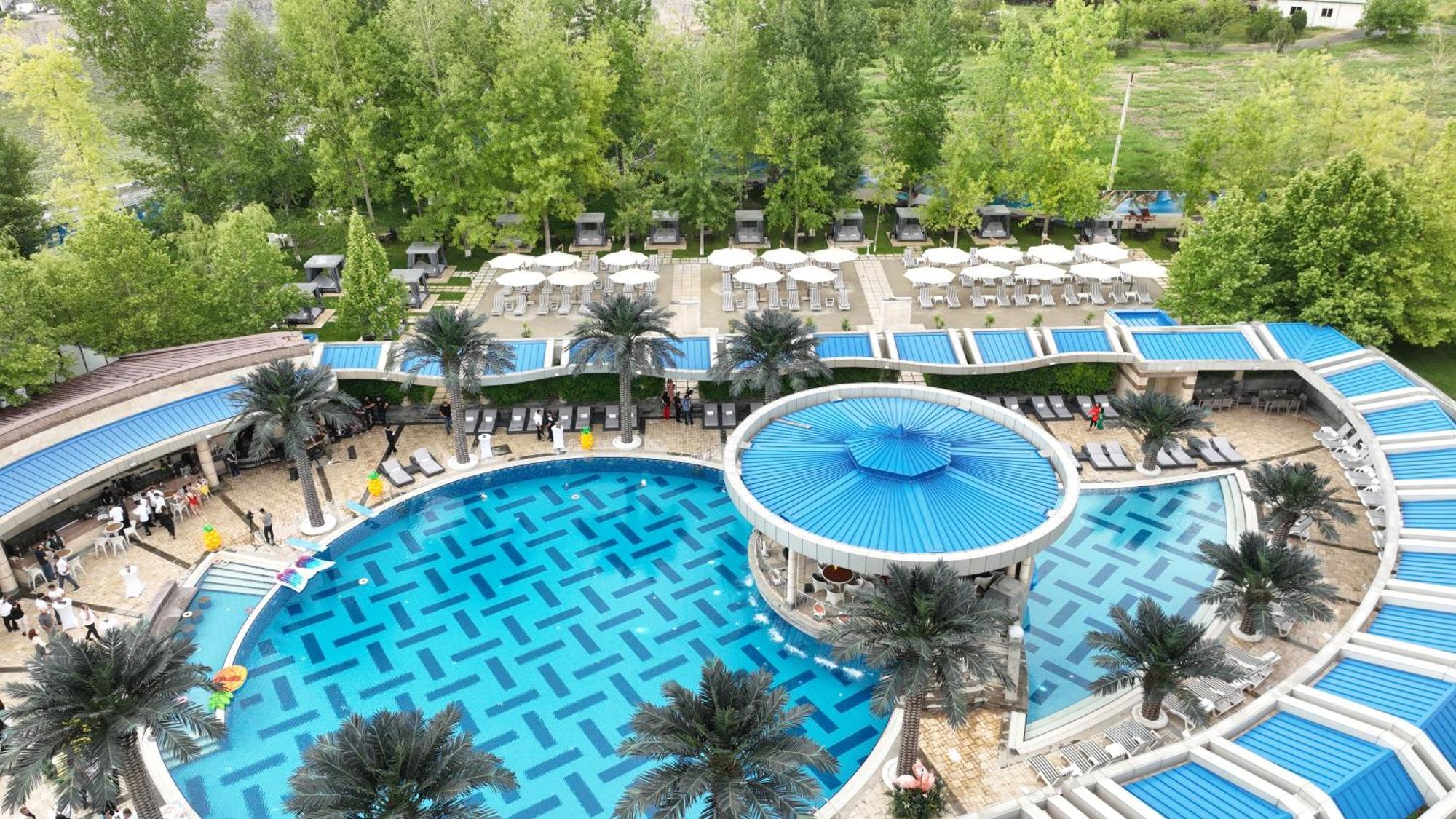 Multi Grand Pharaon Hotel Ptghni Exterior photo