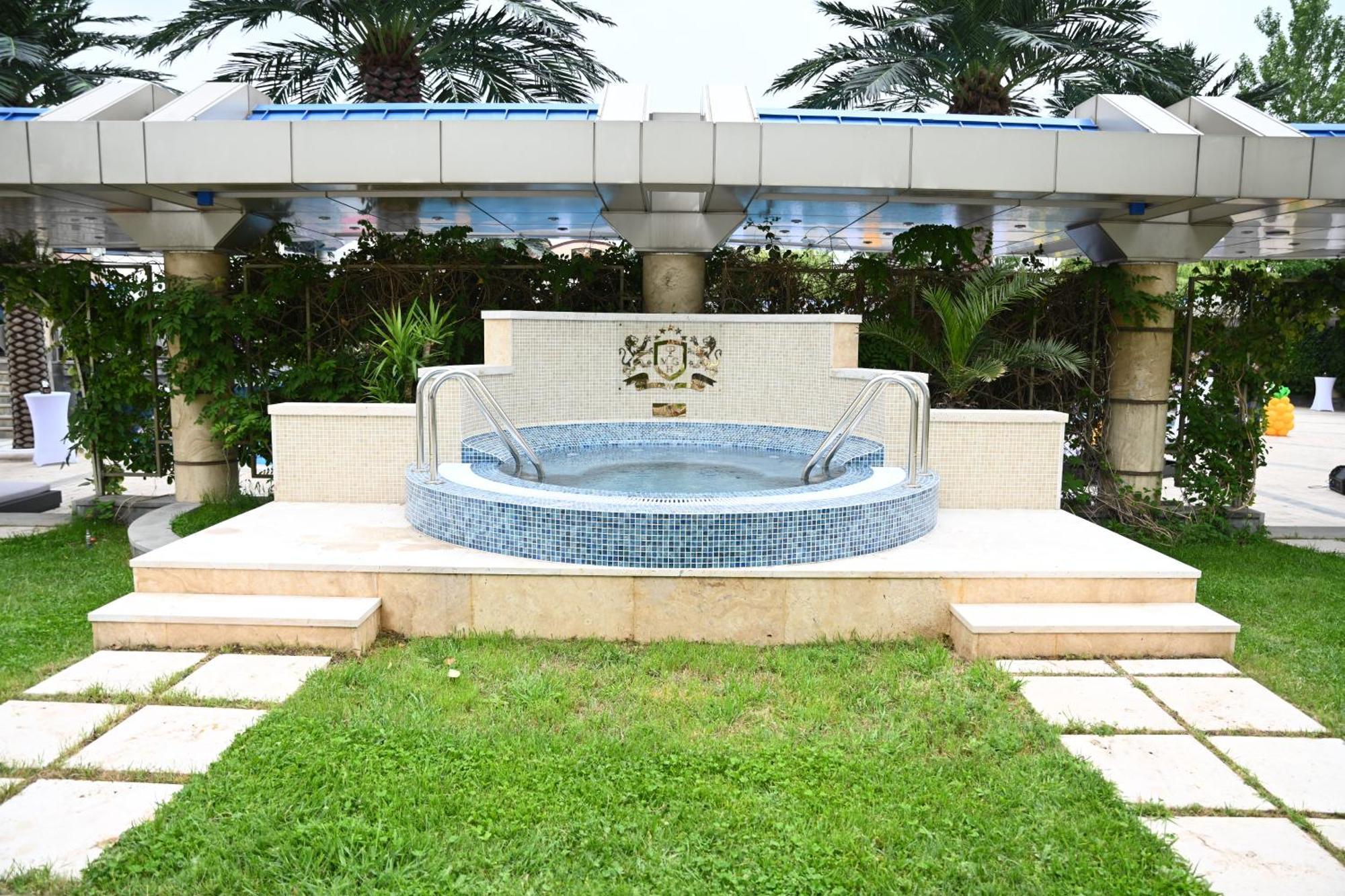 Multi Grand Pharaon Hotel Ptghni Exterior photo