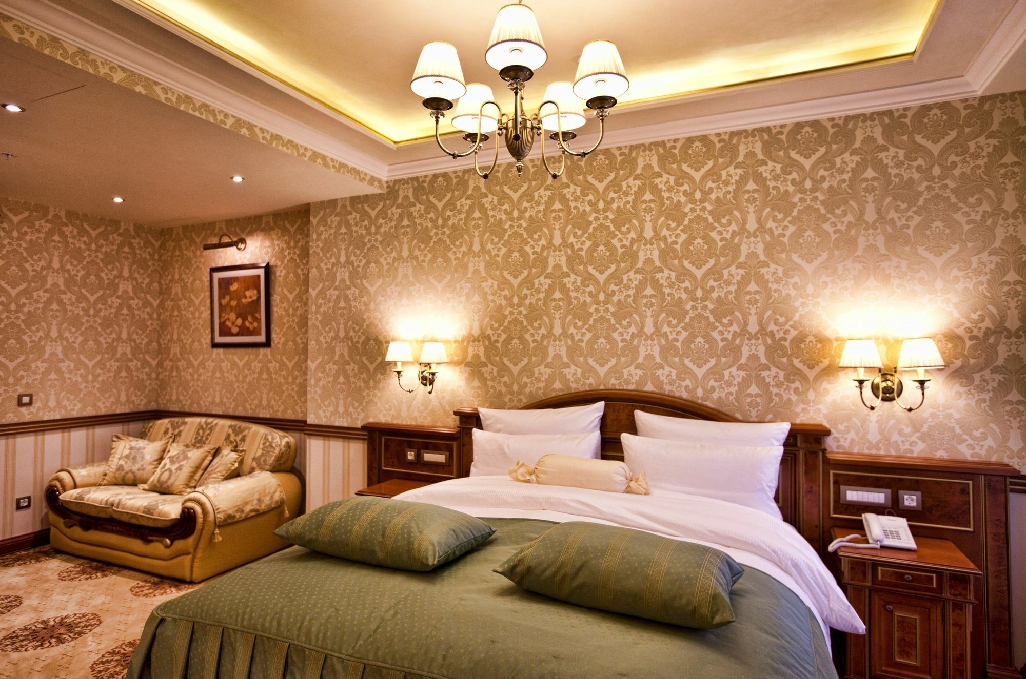 Multi Grand Pharaon Hotel Ptghni Exterior photo
